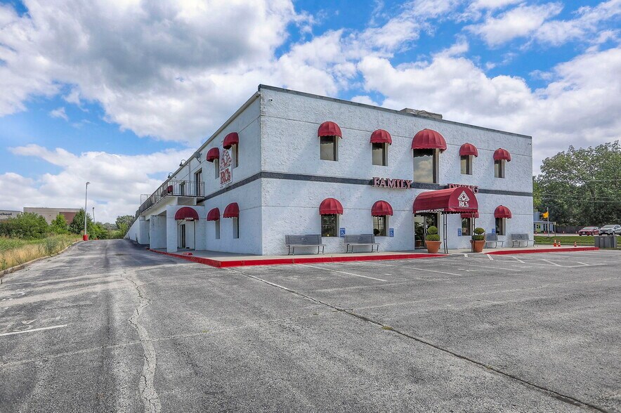 More Photos Of 330 E 135th St, Kansas City Restaurant For Sale