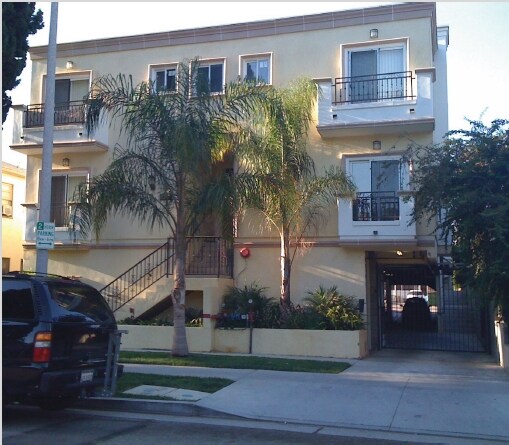 More Photos Of 14317 Friar St, Van Nuys Apartments For Sale