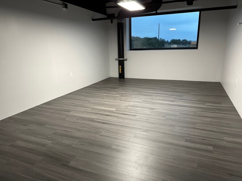 More Photos Of 4229 N FM 620 Hwy, Austin Showroom For Sale