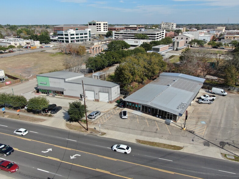 More Photos Of 202 N Frazier St, Conroe Freestanding For Sale