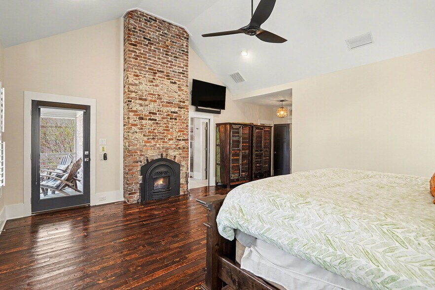 More Photos Of 117 E Maple St, Decatur Loft Creative Space For Sale