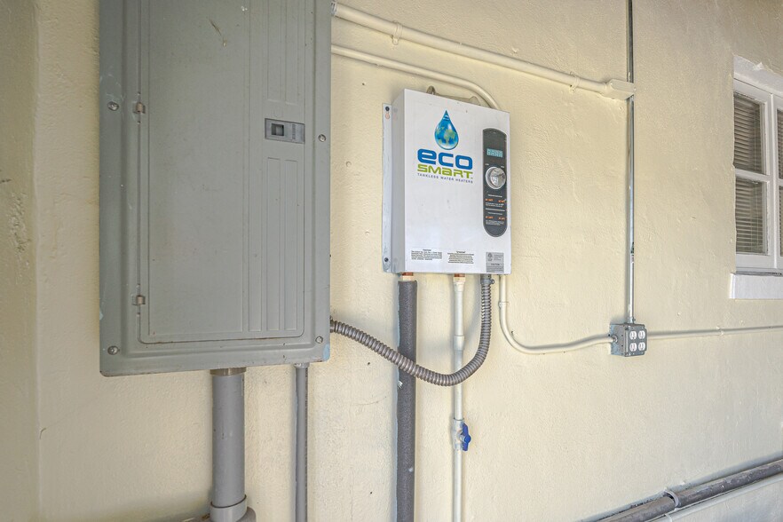 More Photos Of 409 N Ridgewood Ave, Edgewater Office For Sale