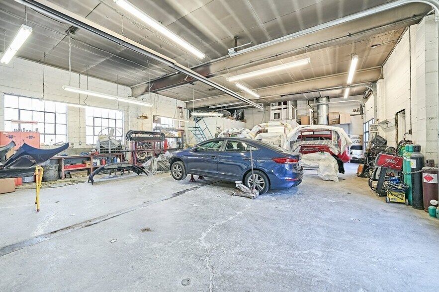 More Photos Of 519 Brock St N, Whitby Auto Repair For Sale