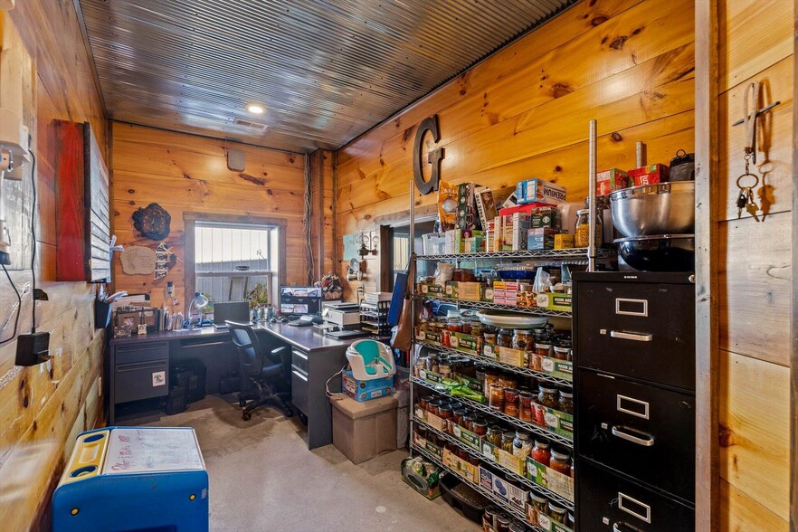 More Photos Of 558 Lucky Rd, Seymour Service For Sale