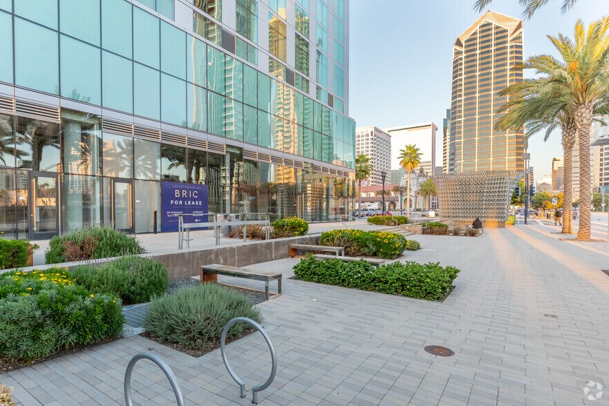 More Photos Of 901 Bayfront Ct, San Diego Hotel For Lease