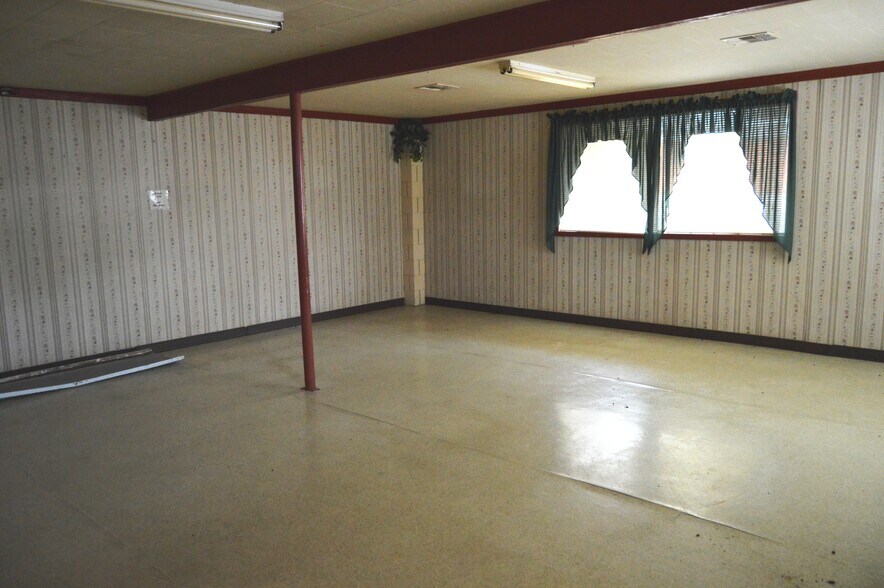 More Photos Of 681 Ash Flat Dr, Ash Flat Restaurant For Sale