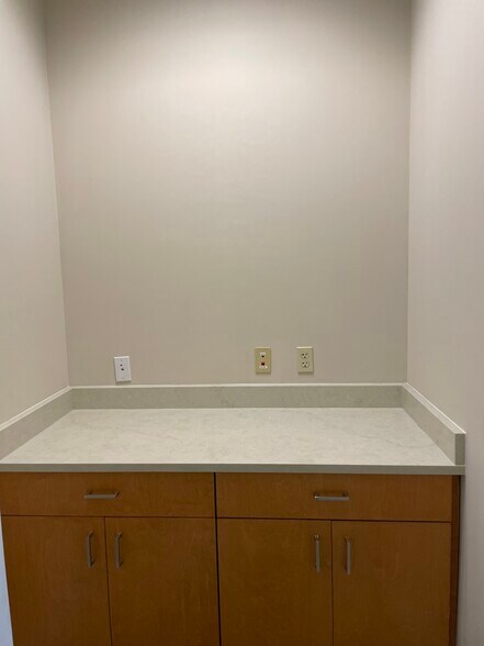 More Photos Of 715 N Church St, Charlotte Office For Sale