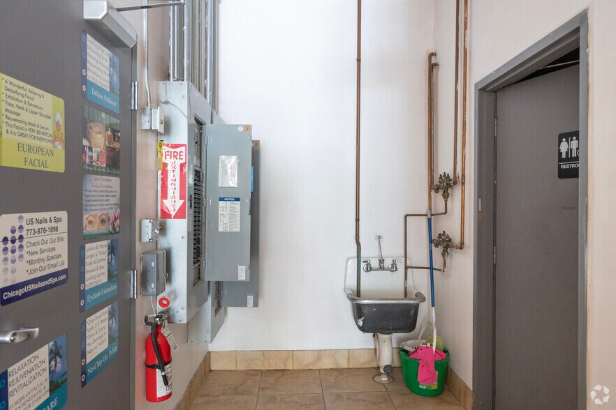 More Photos Of 4400 N Broadway St, Chicago Storefront Retail Office For Sale