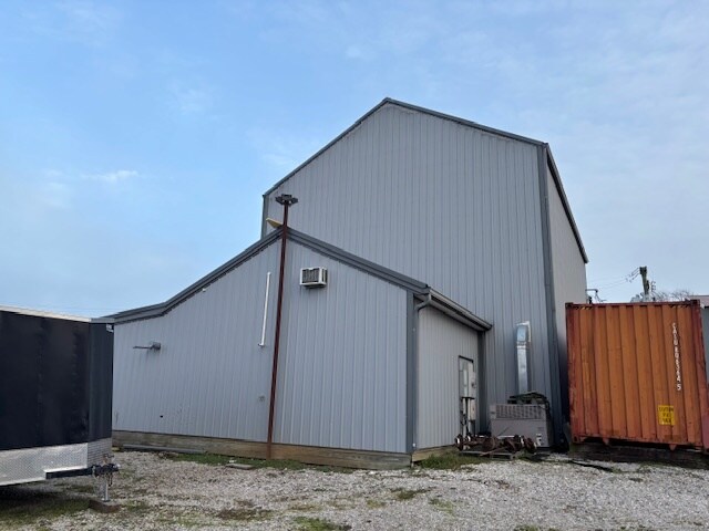 More Photos Of 205 S 5th St, Francisco Warehouse For Sale