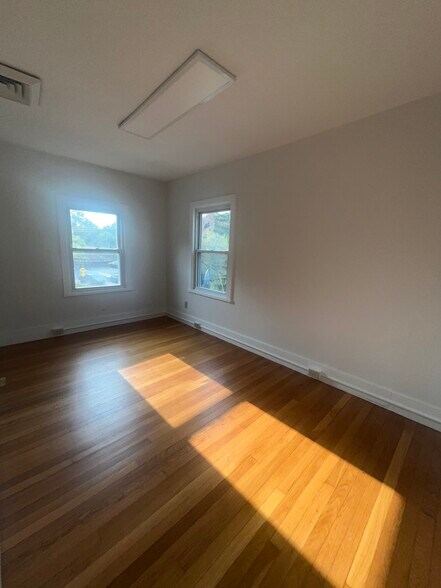 More Photos Of 14 Main St, Bedford Hills Storefront Retail Office For Lease