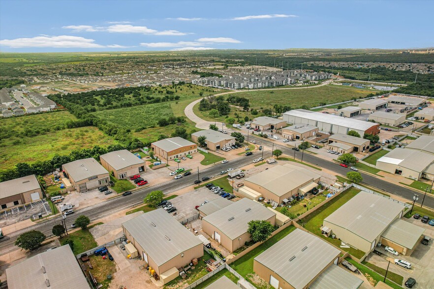 More Photos Of 2411 Patterson Industrial Dr, Pflugerville Warehouse For Lease
