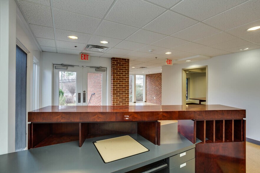 More Photos Of 1140 E Market St, Charlottesville Office For Lease