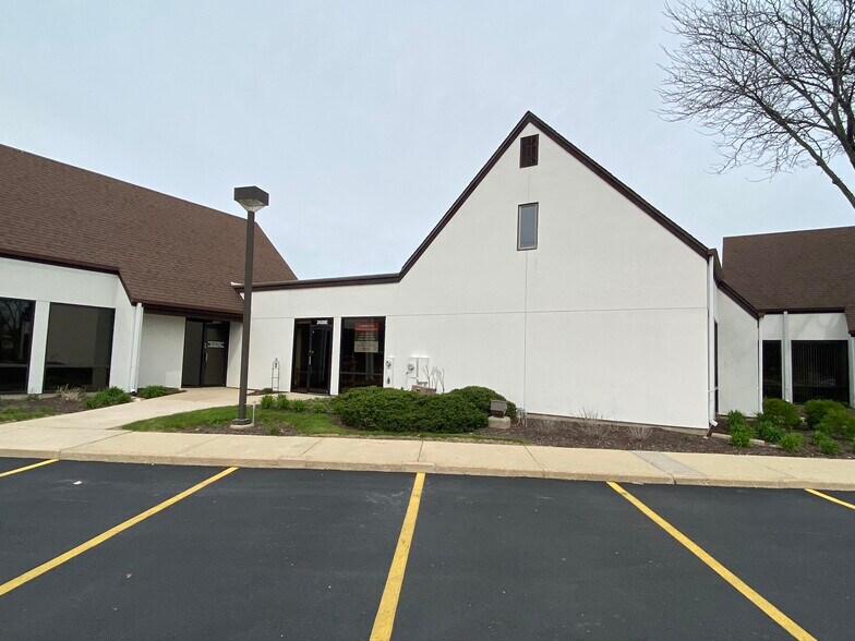 More Photos Of 2020 Dean St, St Charles Office For Sale