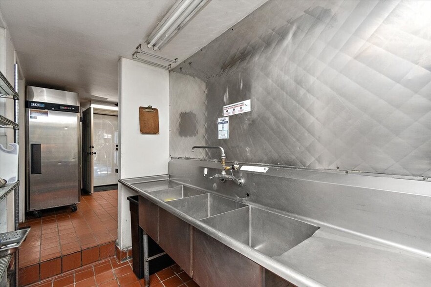 More Photos Of 39226 N Shore Dr, Fawnskin Restaurant For Sale