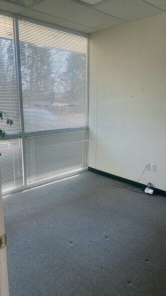 More Photos Of 100 Governors Trace, Fayetteville Office For Lease