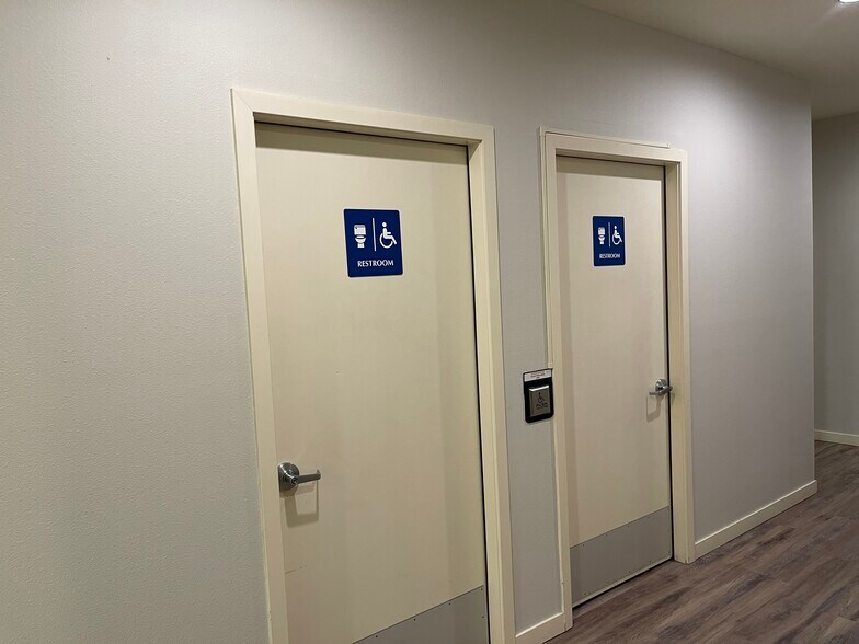 More Photos Of 1204 Railroad Ave, Bellingham Office For Lease