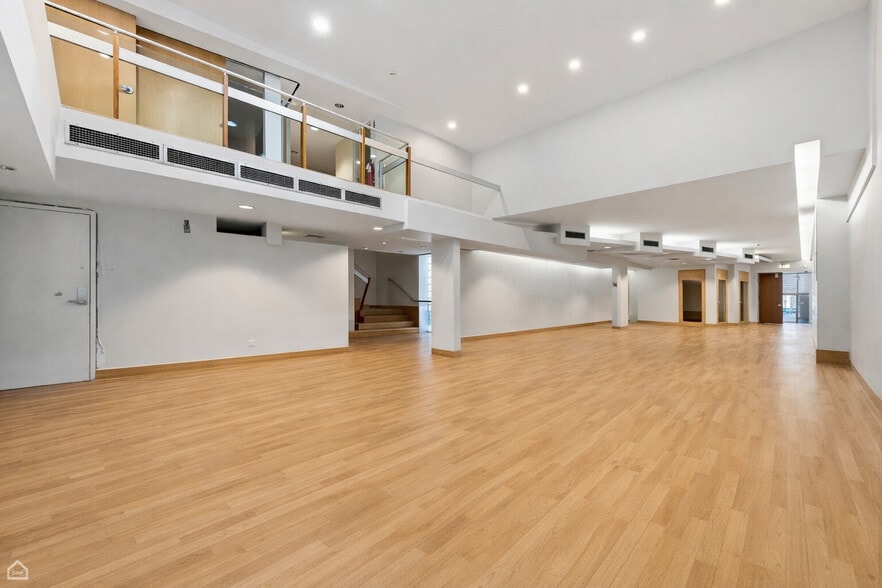 More Photos Of 1309-1311 E 57th St, Chicago Office For Lease