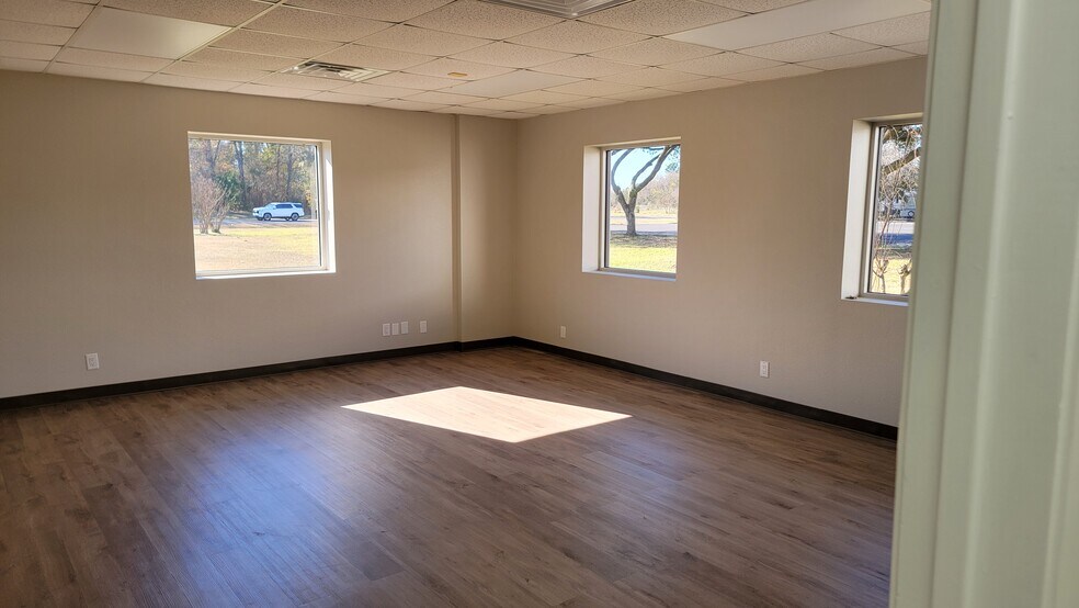 More Photos Of 600 S Loop 485, Gladewater Manufacturing For Lease