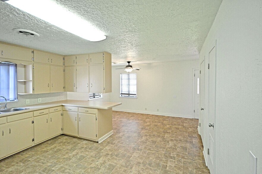 More Photos Of 268 E Mill St, New Braunfels Medical For Lease