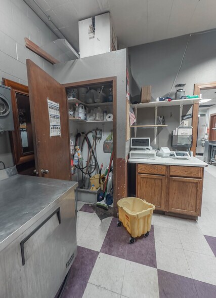 More Photos Of 205 Main St, Onalaska Specialty For Sale