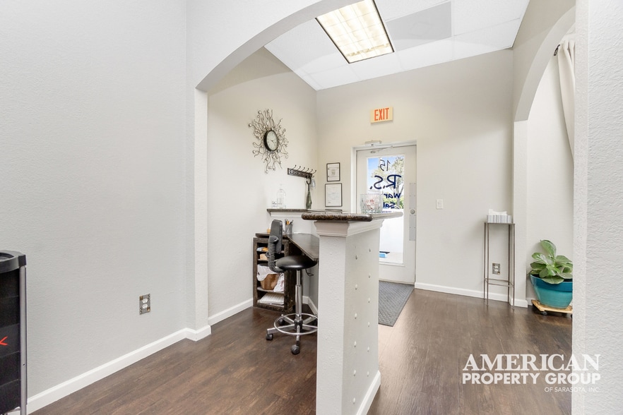 More Photos Of 20020 Veterans Blvd, Port Charlotte Office For Sale