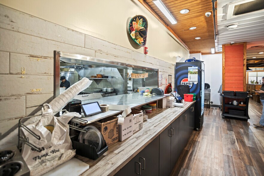 More Photos Of 762 Veterans Pky, Hinesville Restaurant For Sale