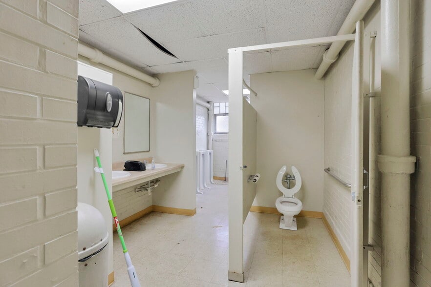 More Photos Of 300 E Auburn Ave, Springfield Office For Sale