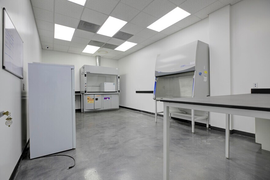 More Photos Of 18417 Bryant St, Northridge Service For Sale