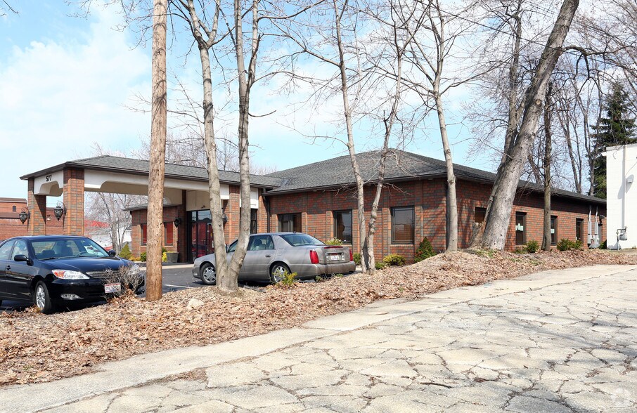 More Photos Of 577 Grant St, Akron Medical For Sale