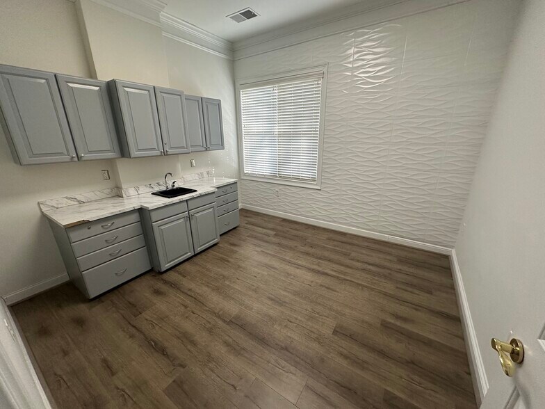 More Photos Of 10405 Old Alabama Connector Rd, Alpharetta Medical For Lease