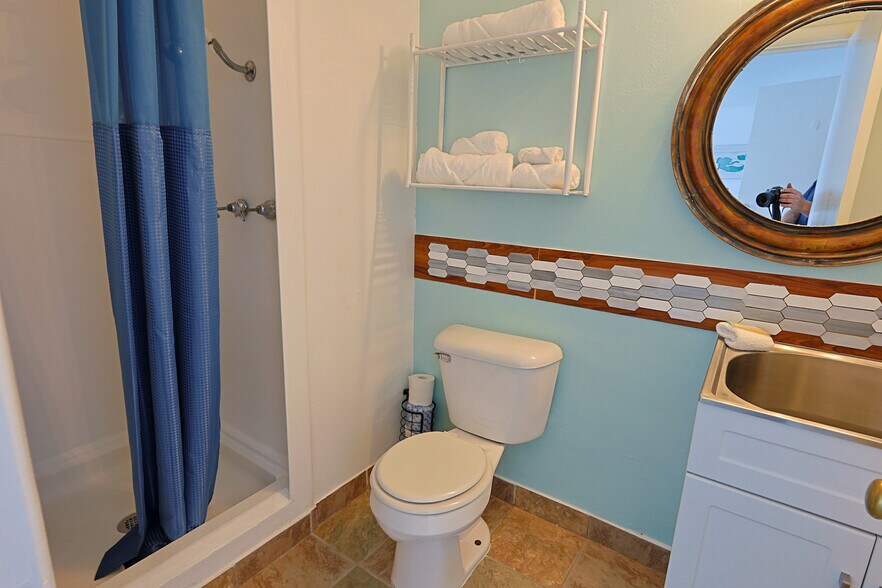 More Photos Of 754 SW Coast Hwy, Newport Hotel For Sale