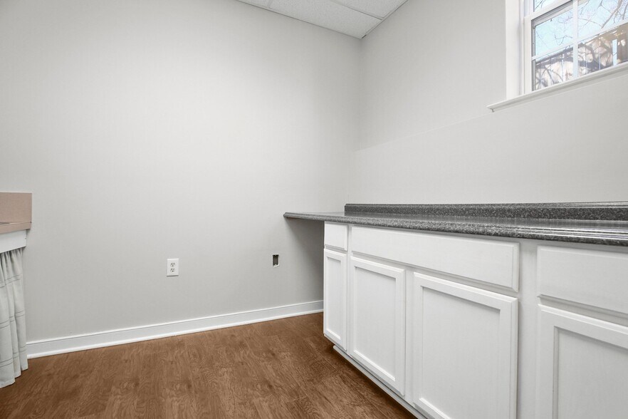 More Photos Of 10708 Ballantraye Dr, Fredericksburg Medical For Sale