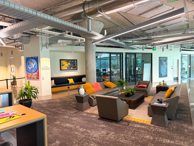More Photos Of 910 John St, Columbus Office For Lease