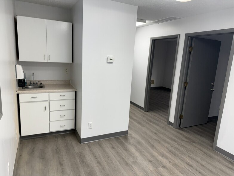 More Photos Of 3505 Cooper Dr, Elkhart Warehouse For Sale