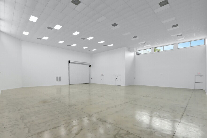 More Photos Of 235 NE 67th St, Miami Warehouse For Lease