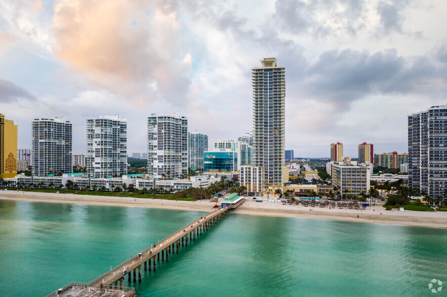 More Photos Of 16690 Collins Ave, Sunny Isles Beach Office For Lease