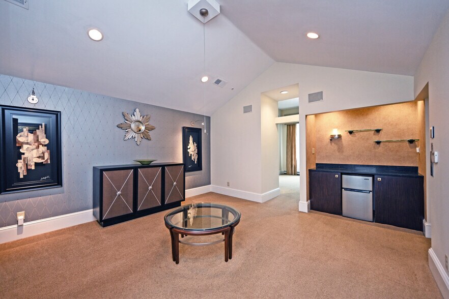 More Photos Of 19 E 8th St, Cincinnati Office For Sale