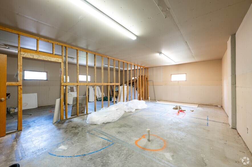 More Photos Of 1515 S 19th St, Elwood Office For Sale