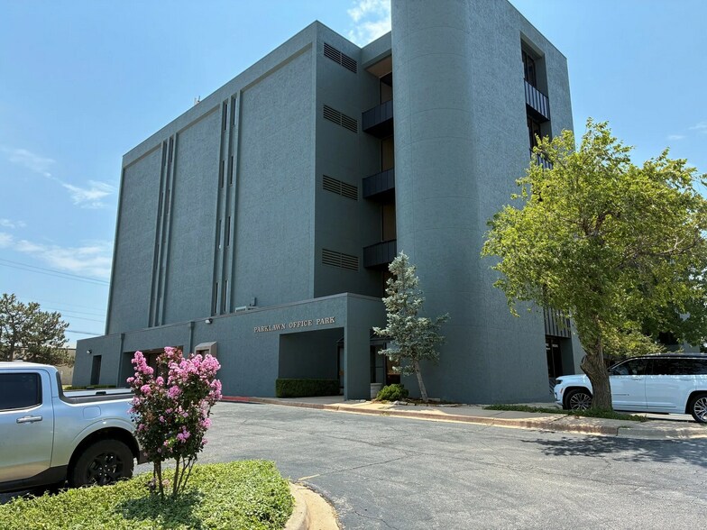 Primary Photo Of 2801 Parklawn Dr, Midwest City Medical For Lease