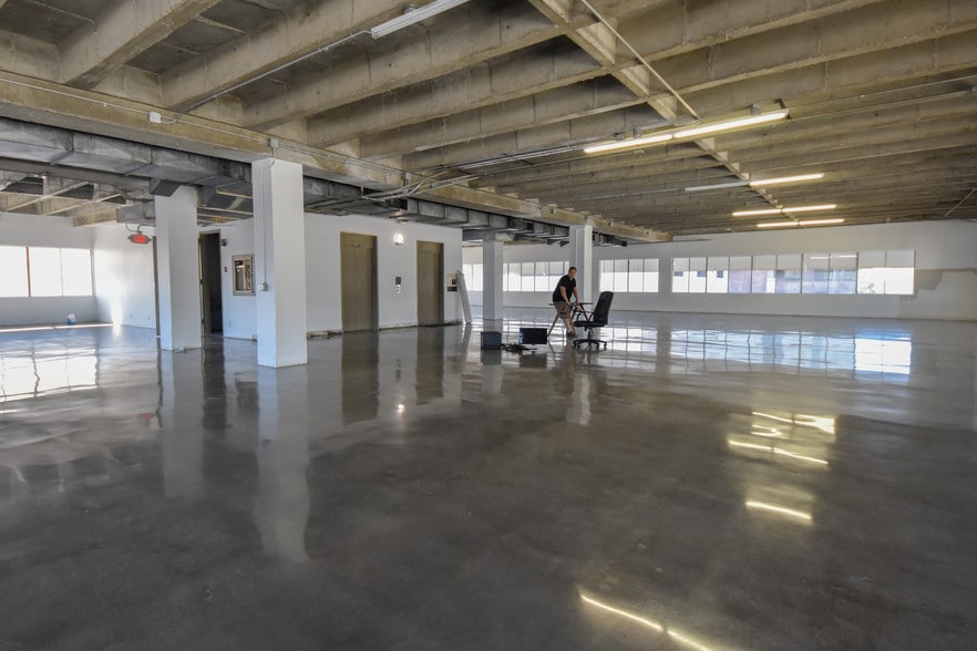 More Photos Of 515 N Sycamore St, Santa Ana Office For Lease