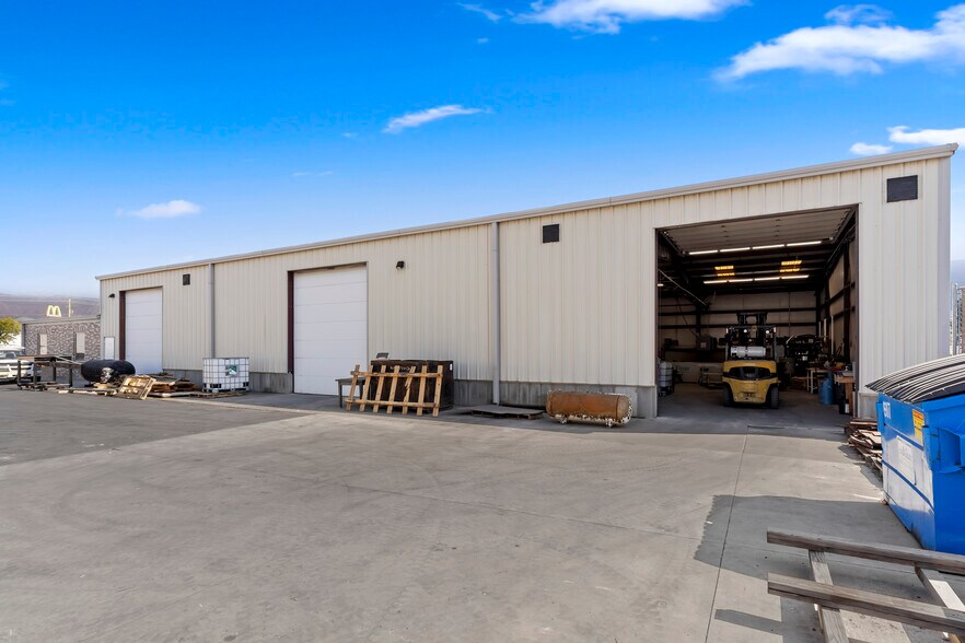 More Photos Of 1211 Wilson ln, West Haven Warehouse For Lease