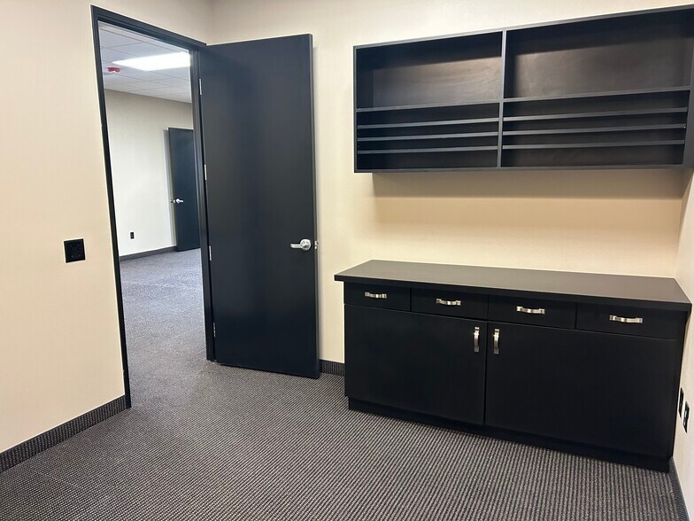 More Photos Of 50 S Stephanie St, Henderson Office For Lease