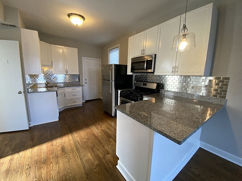 More Photos Of 2014 W McLean Ave, Chicago Apartments For Sale