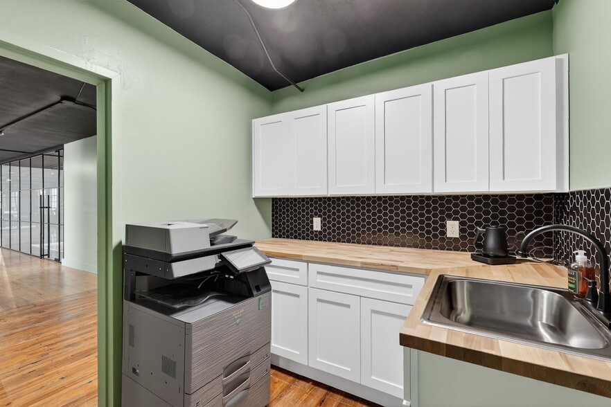 More Photos Of 103 S 2nd St, Leesburg Office For Lease