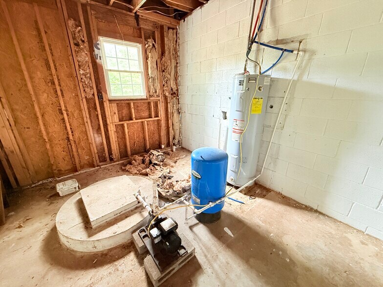 More Photos Of 7154 Richmond Hwy, Tappahannock Light Manufacturing For Sale