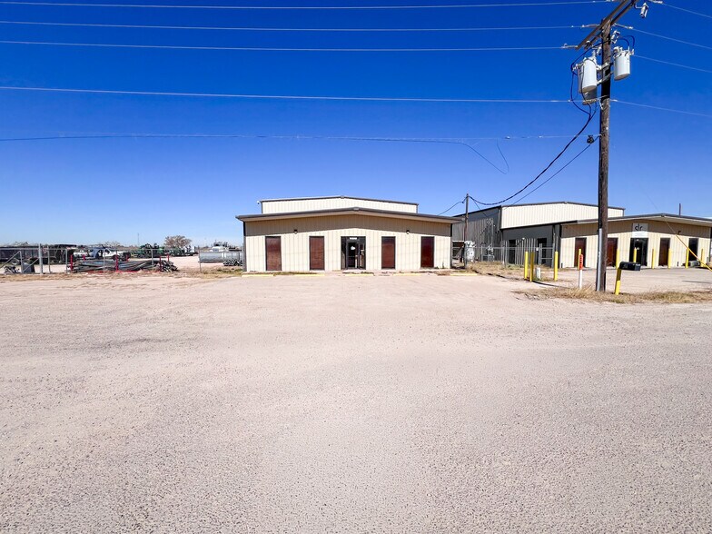 More Photos Of 12620 W County Road 133, Odessa Warehouse For Lease
