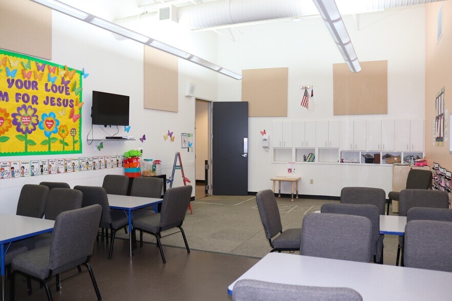 More Photos Of 8531 W Loop 1604 N, San Antonio Office For Sale