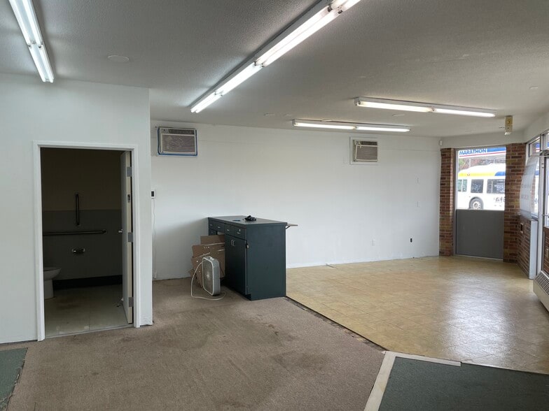 More Photos Of 668-670 W 7th St W, Saint Paul Storefront Retail Residential For Lease