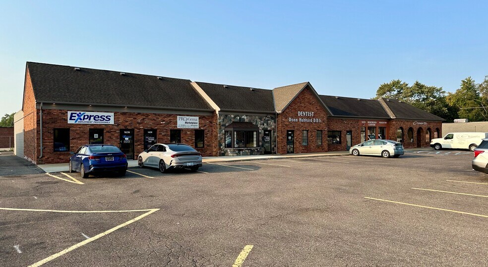 Primary Photo Of 16190-16236 E 13 Mile Rd, Roseville Freestanding For Lease