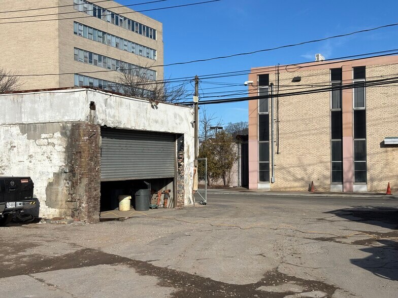 More Photos Of 40 Hempstead Gardens Dr, West Hempstead Land For Lease